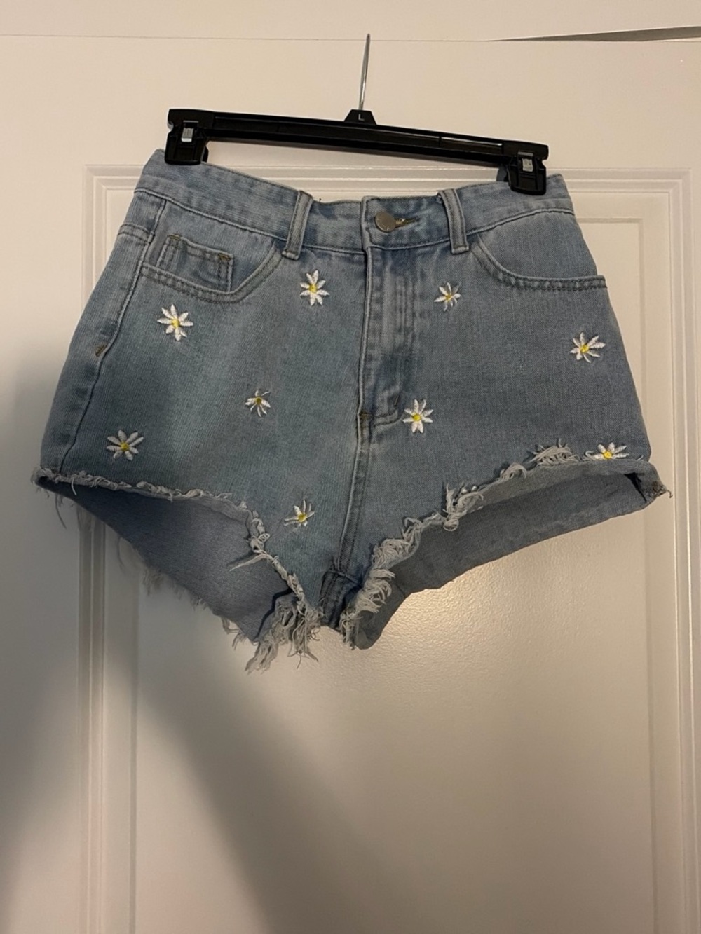 High-Rise Embroidered Daisy Denim Shorts - Light Blue